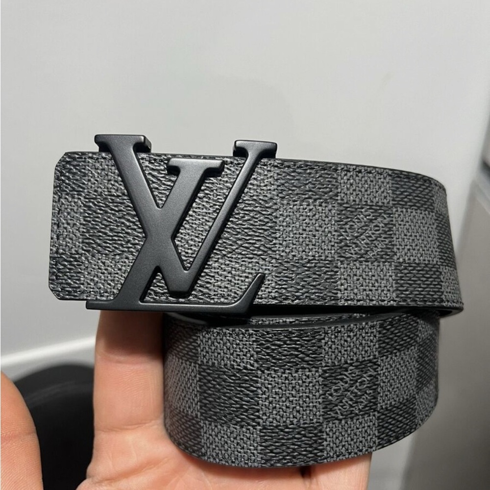 Louis Vuitton Gray Checkered (SEND BEST OFFER)